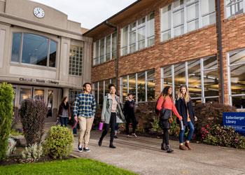 students walking past kaleenagel library